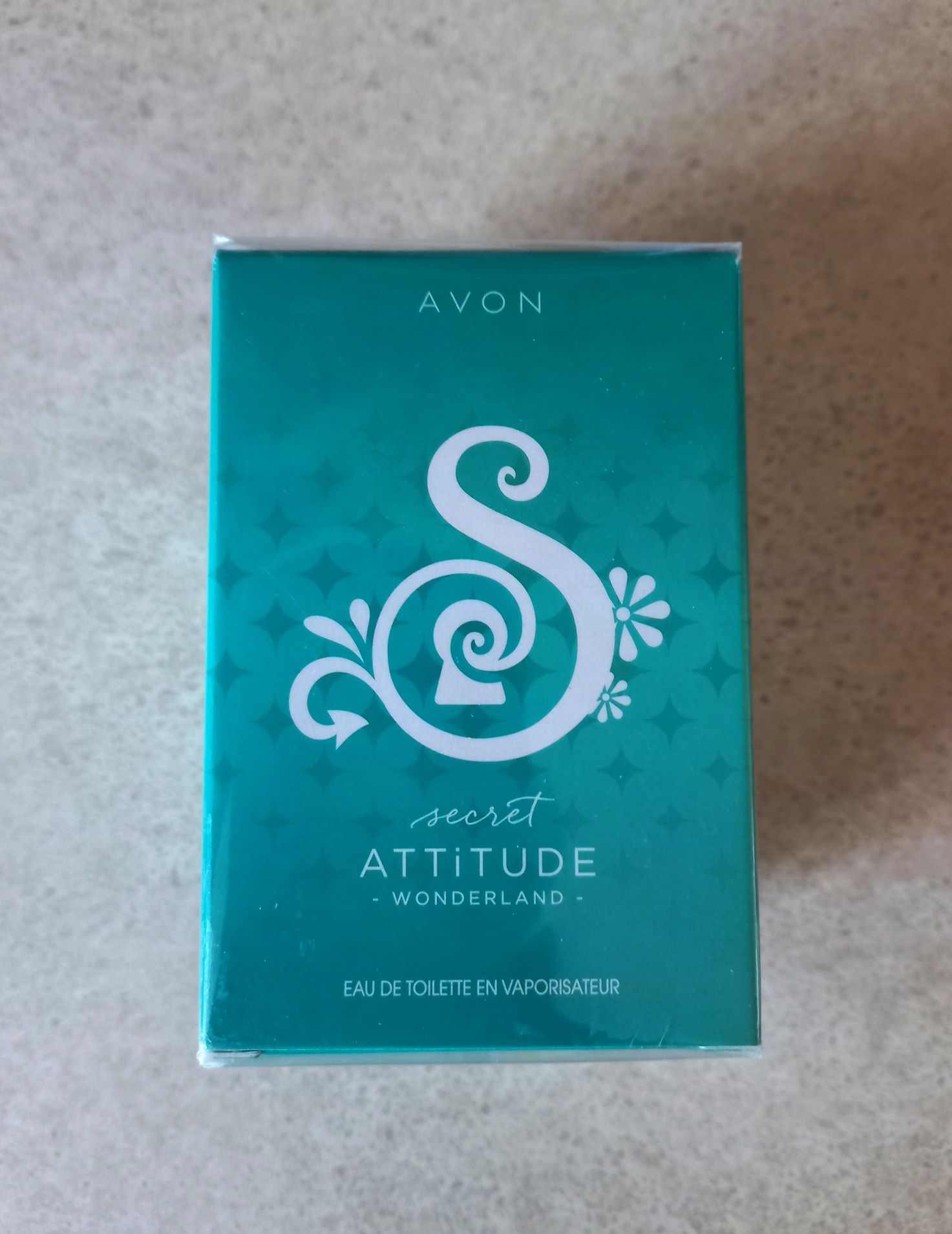 Woda toaletowa Secret Attitude Wonderland, Avon