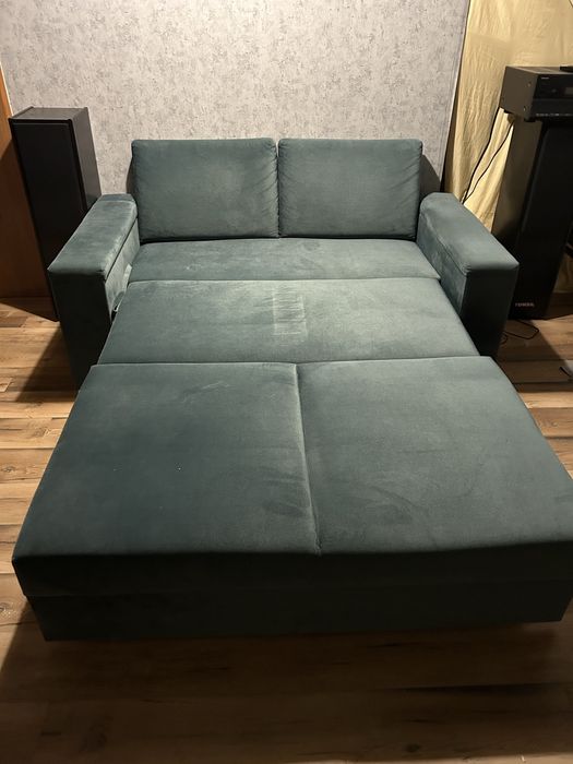Sofa dwuosobowa turkusowa tkanina wodoodporna