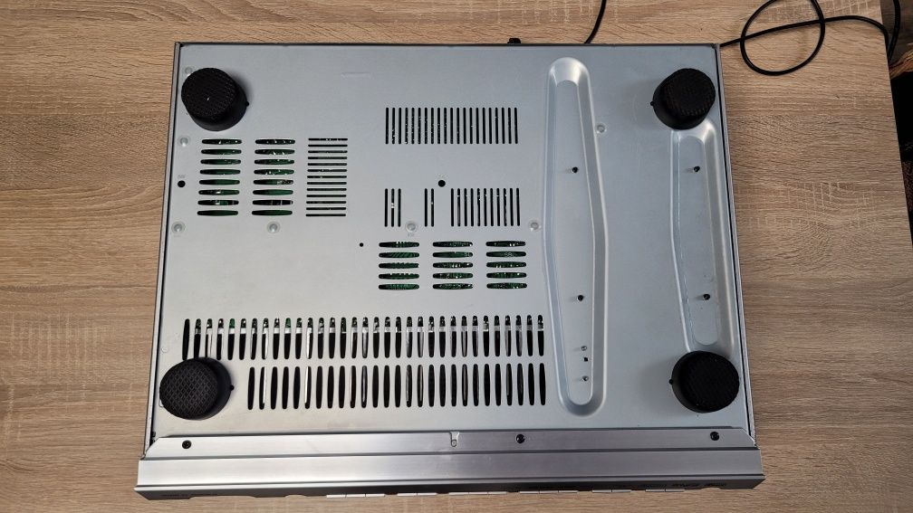 Amplituner Onkyo TX-SR606