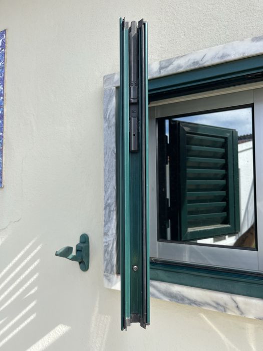 Portada de janela verde