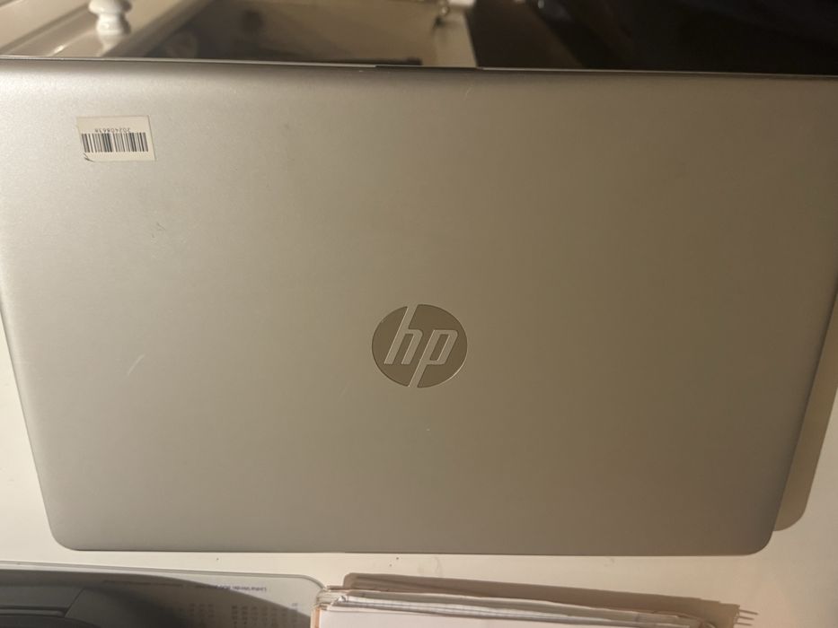 Computador HP  encontra-se muito bem estimado sem riscos