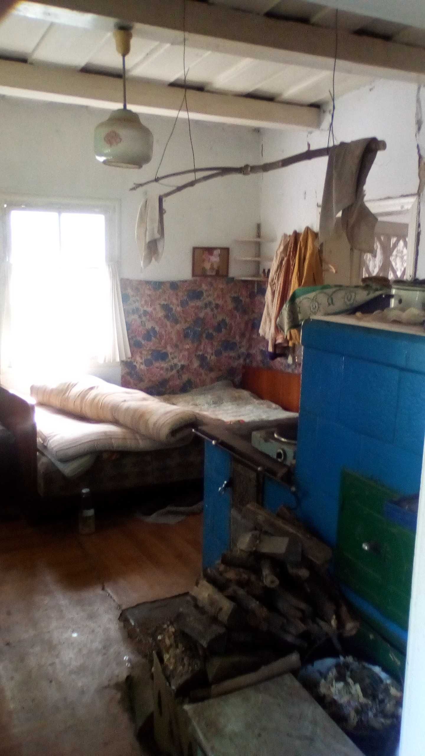 продам будинок у селі  . 60 м 2. 60 сот . 12 т . дол