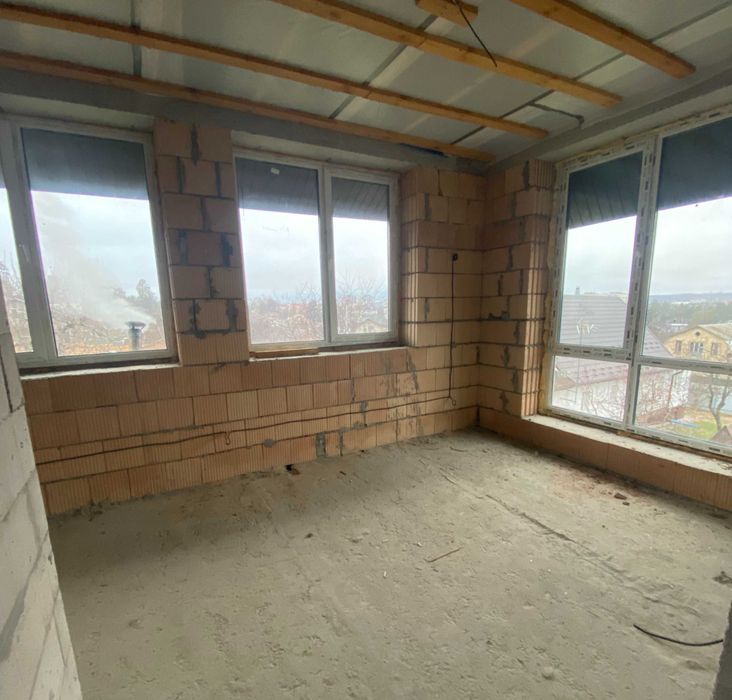 Таунхаус з найбільшою ділянкою в центрі міста, військовим знижка