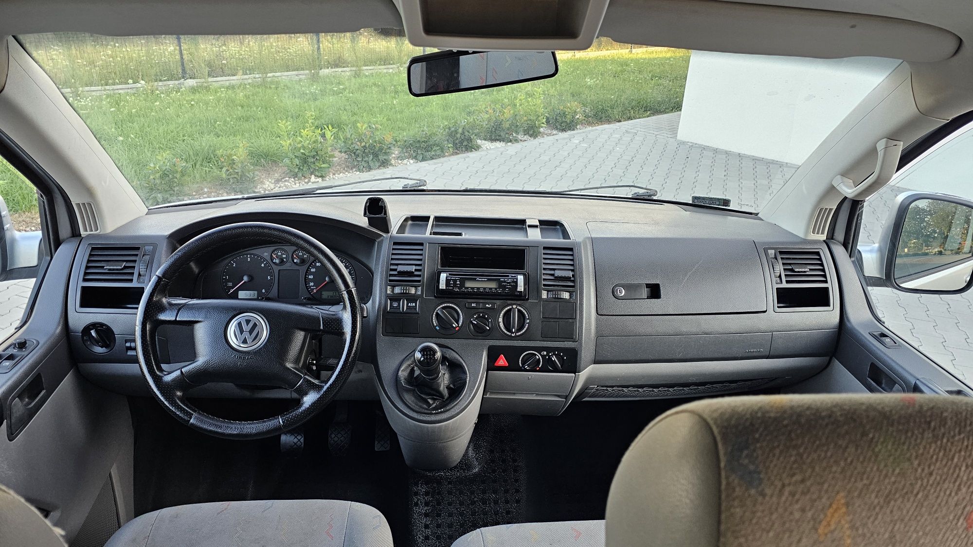 Sprzedam VW caravelle 2007 rok 2.5 130 km 9 osobowe
Samochód ma podnie