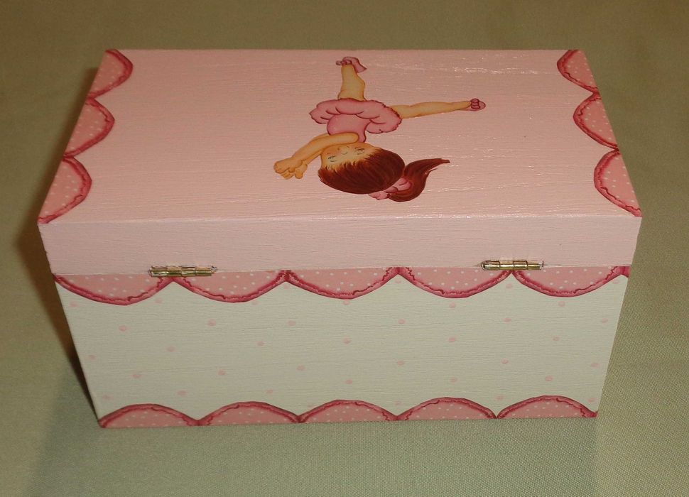 Caixa de madeira bailarina rosa com decoupage pintada à mão (nova)