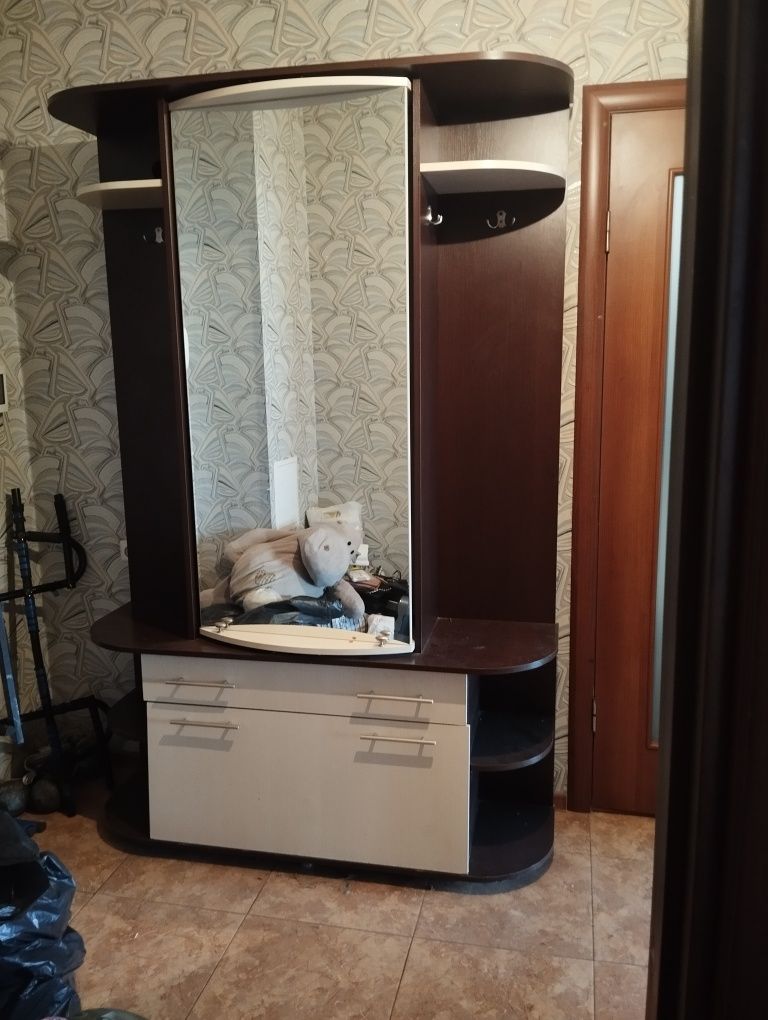 Продается прихожая б.у.