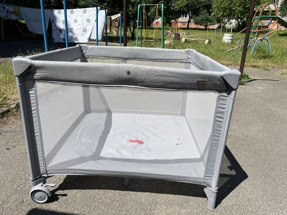 Манеж дитячий, метр на метр