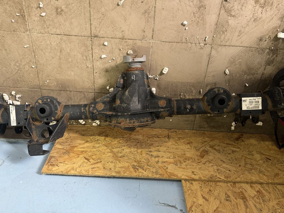 Вісь задній міст wrangler jl