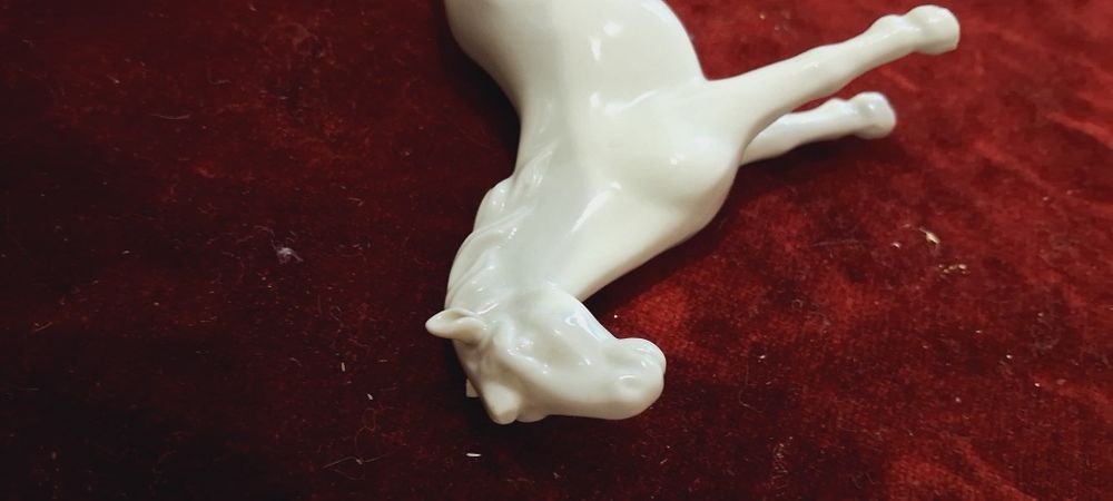 Статуэтка конь лошадь