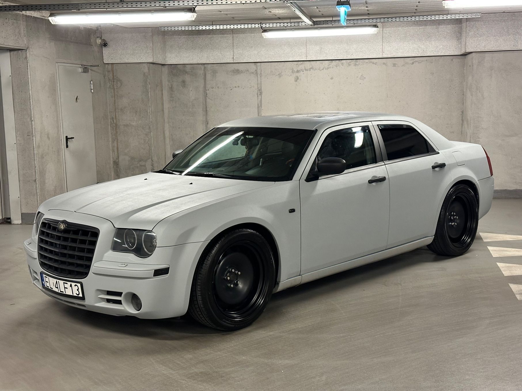 Chrysler 300C Chrysler 300C RWD 5.7 Hemi + LPG - Po blacharce doinwestowany zamiana