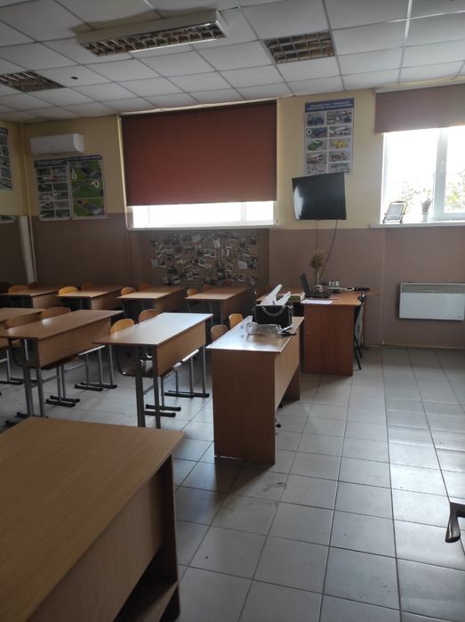 Продам приміщення, район Айсберг, з усіма зручностями.