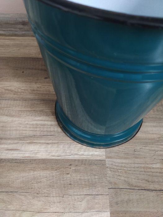 Wiadro metalowe ciemna zieleń 8 litrów sesja Prl jak nowe zabytek