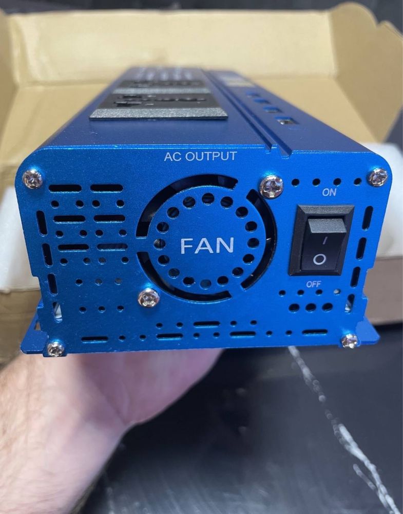 Инвертор «Foval» 12/220V 3000W чистый синус