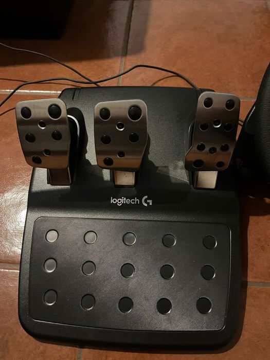 Volante Logitech G29 compatível com PS4/PS5/PC