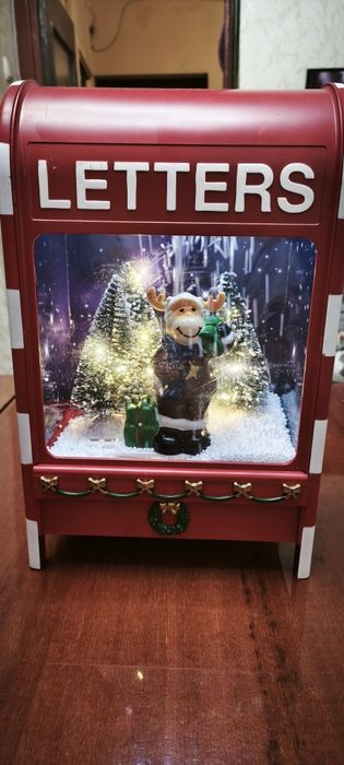 Новорічна музична скринька зі снігом