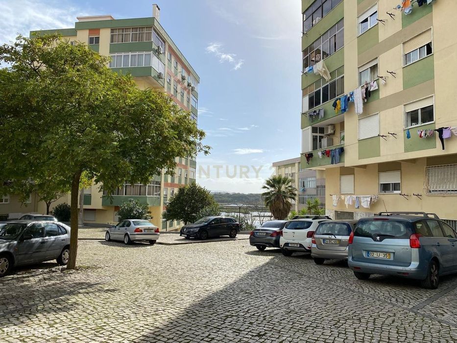 Garagem/Armazém para Arrendamento em Corroios – 38m² – Afetação para C