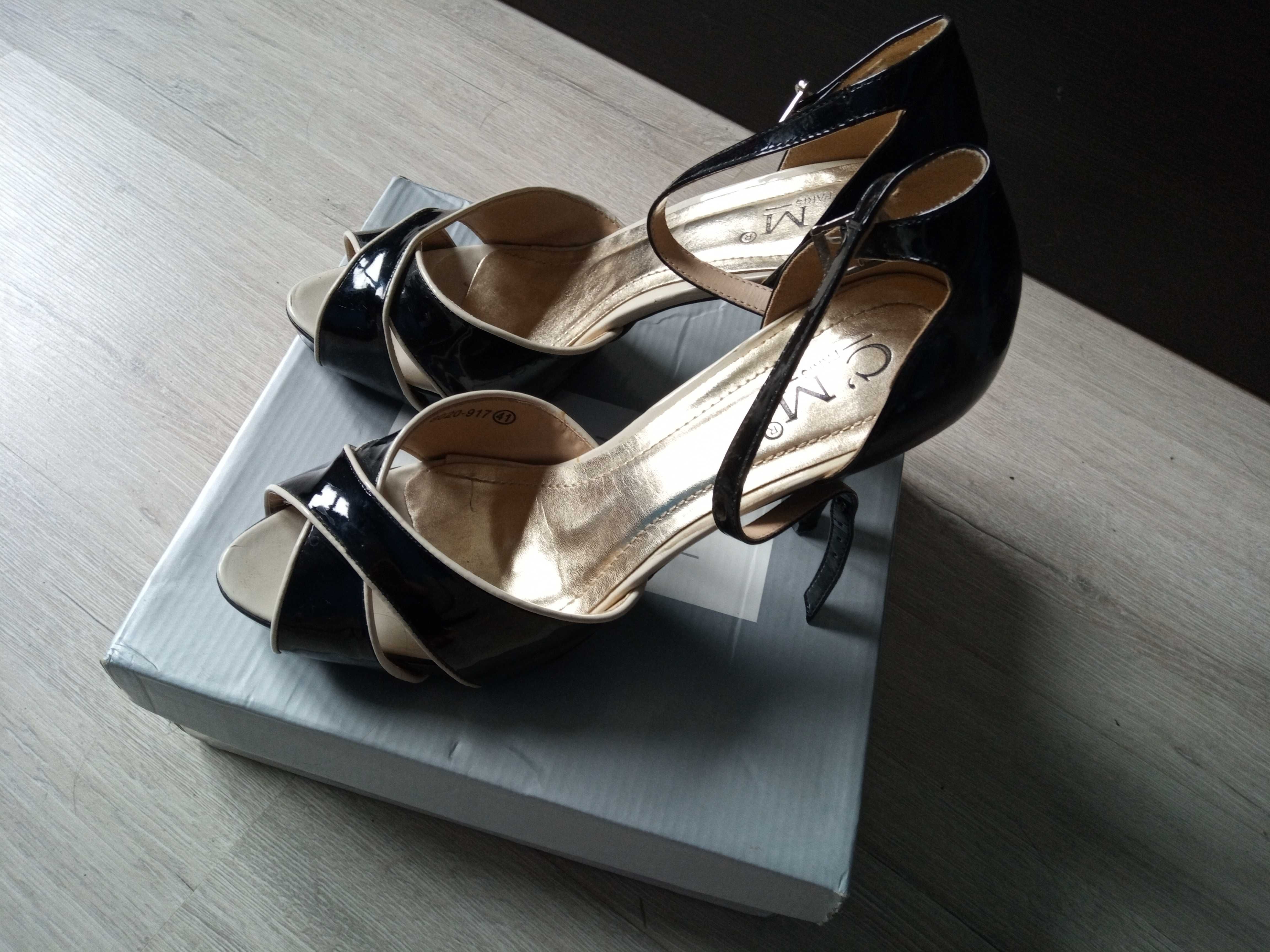 Buty na obcasie 41
