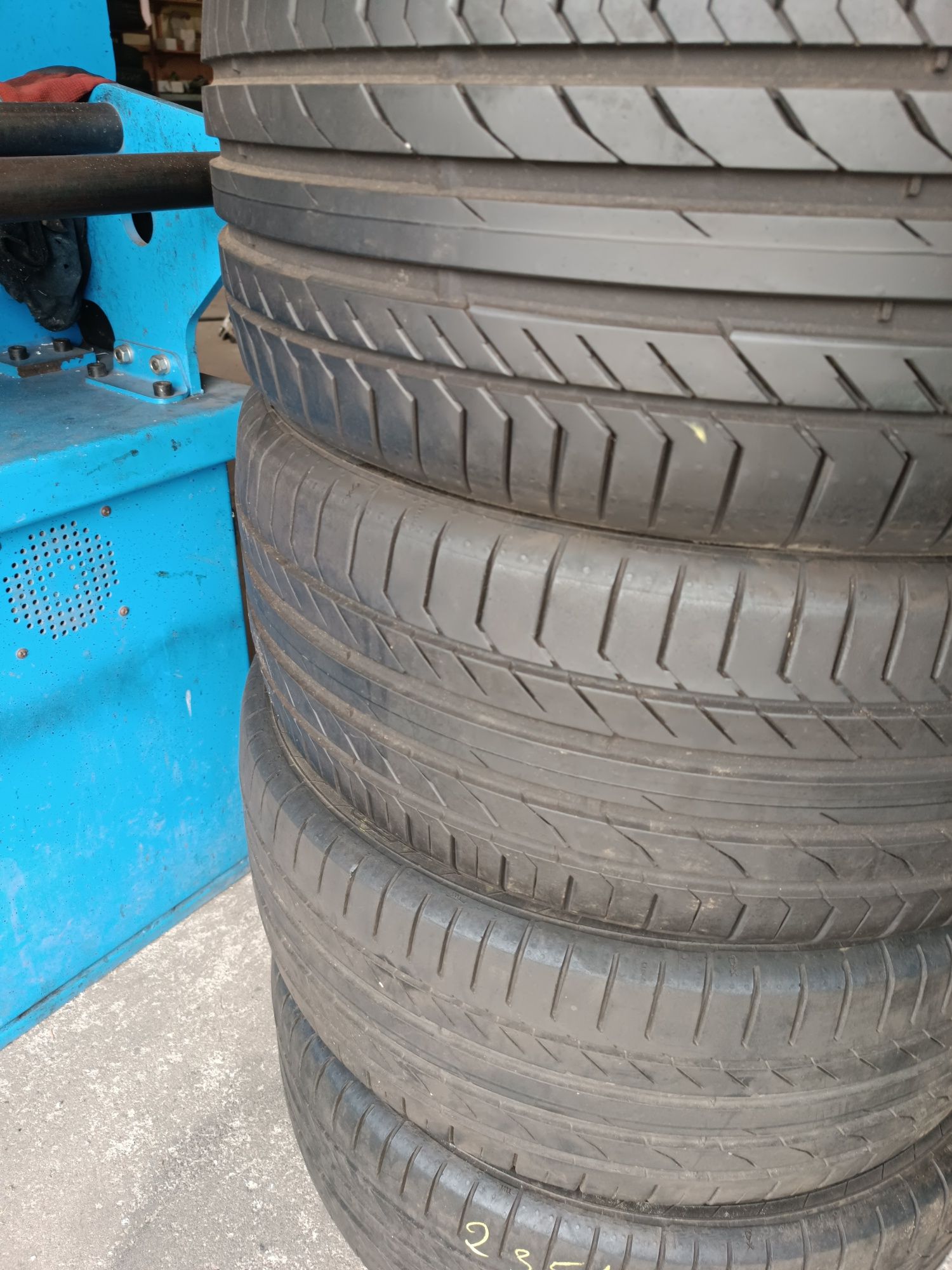 Opony 235/50 r18