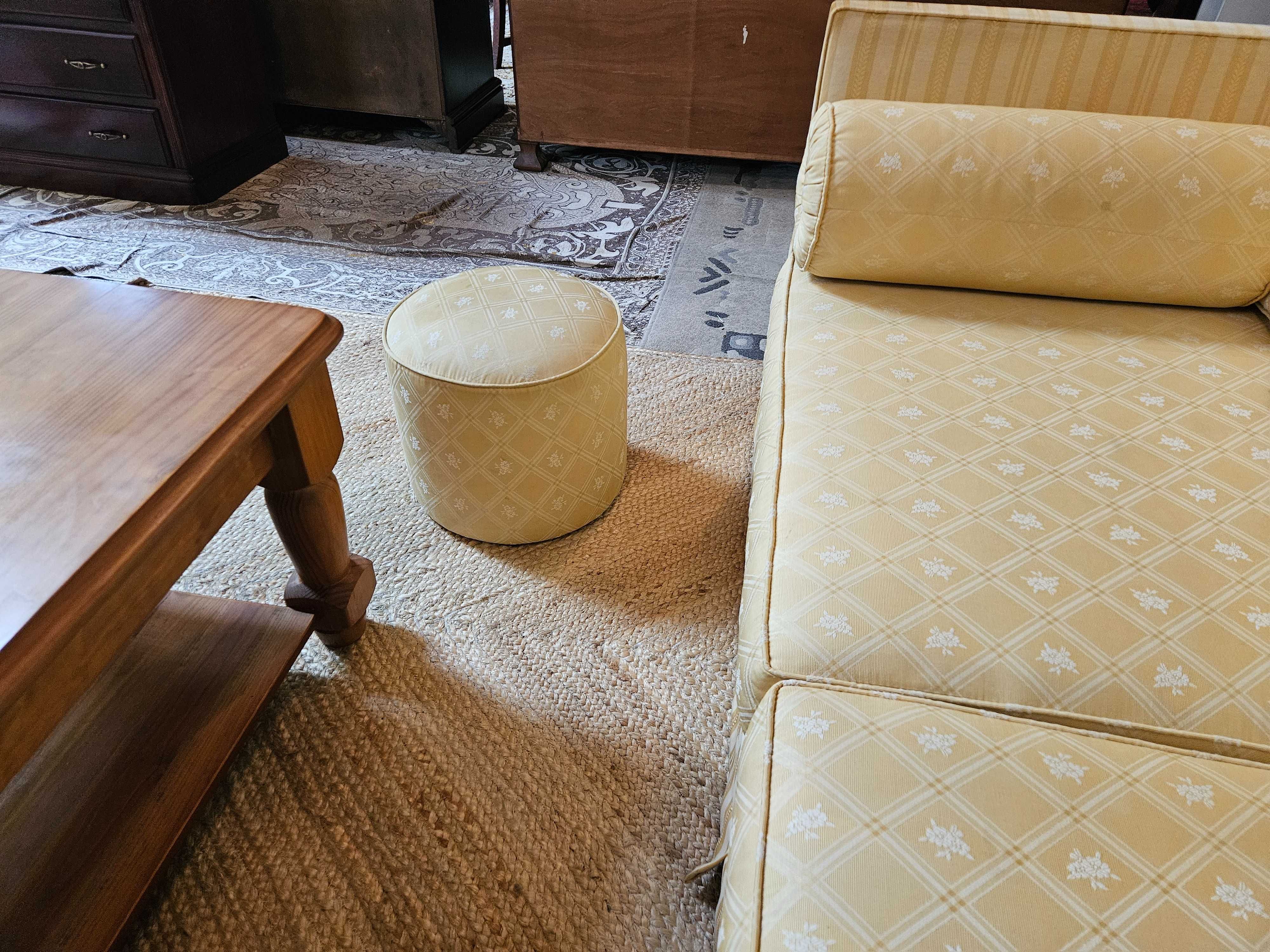 Sofá de dois lugares mais puff - Bom estado geral