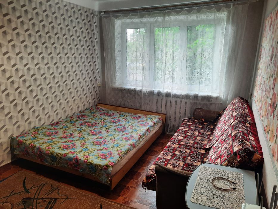 Сдам 1-ком. однокомнатную. Каменское. Черёмушки. Два дивана.