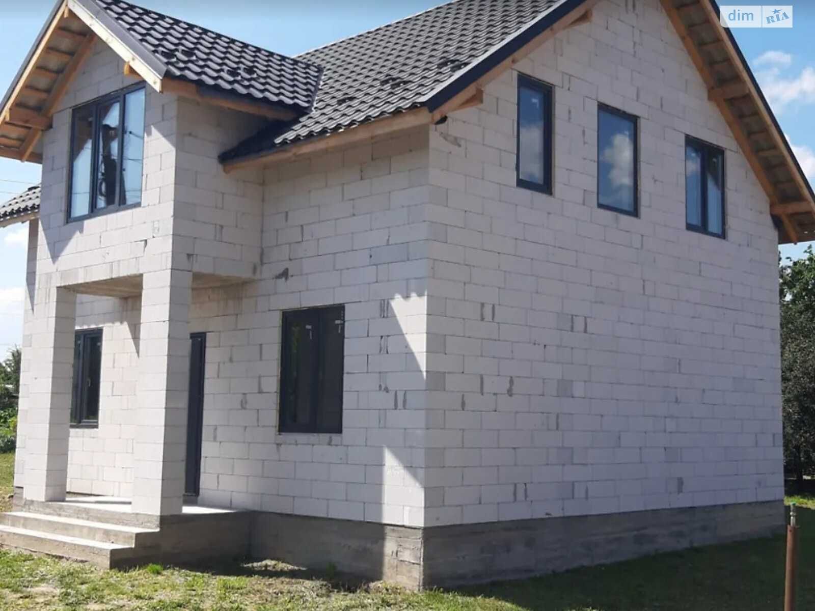 Продаж будинку  147 кв. м, 4 кімнати з ділянкою на 6 соток Лезнево