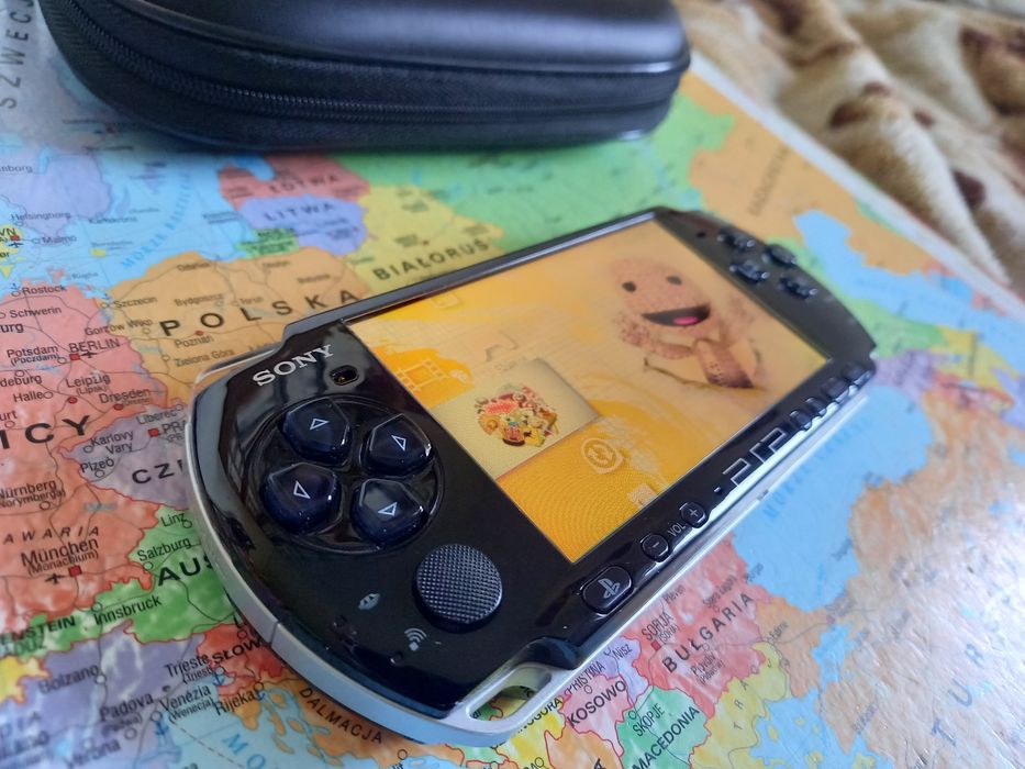 Konsola Sony psp 3004 (3000)  slim piano black 16gb 53gry stan BDB