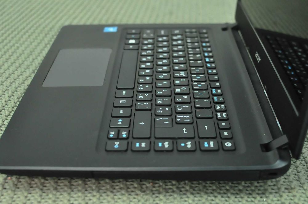 Игровой ноутбук Acer ES1