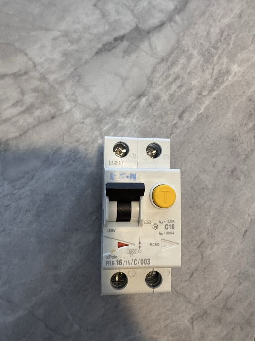 Автомат, діф автомат  Eaton PFL6-16/1N/C/003