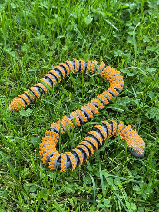 Żmija Kolczasta 3D – 500 mm elastycznej mocy i setki detali, zabawka