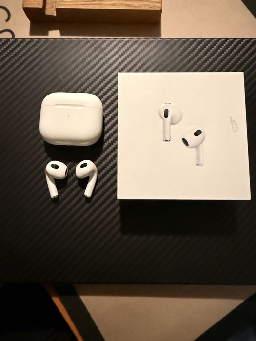 Apple AirPods 3 with Lightning Charging Case (MPNY3)