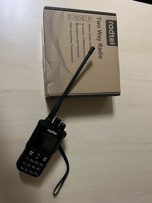 Walkie Talkie Radtel RT-900