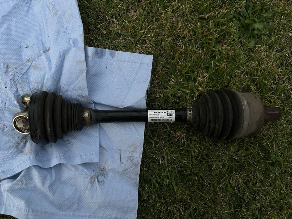 Ліва полуось VOLVO XC90 ХС60 V90CC V60CC P31325852