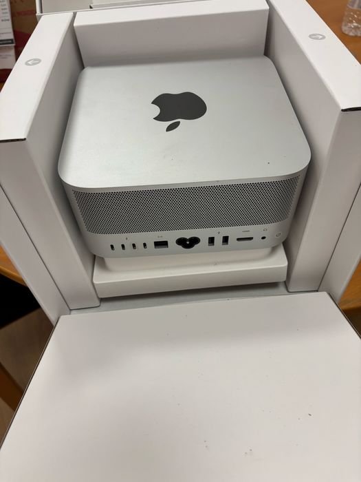 Mac studio M1 Ultra 20c 48c gpu 64gb ram 1tb hd