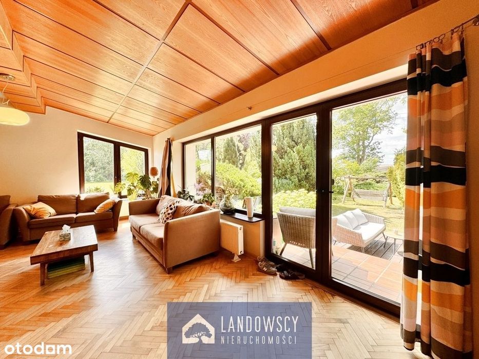 Dom pod miastem z ogromną działką na działalność.