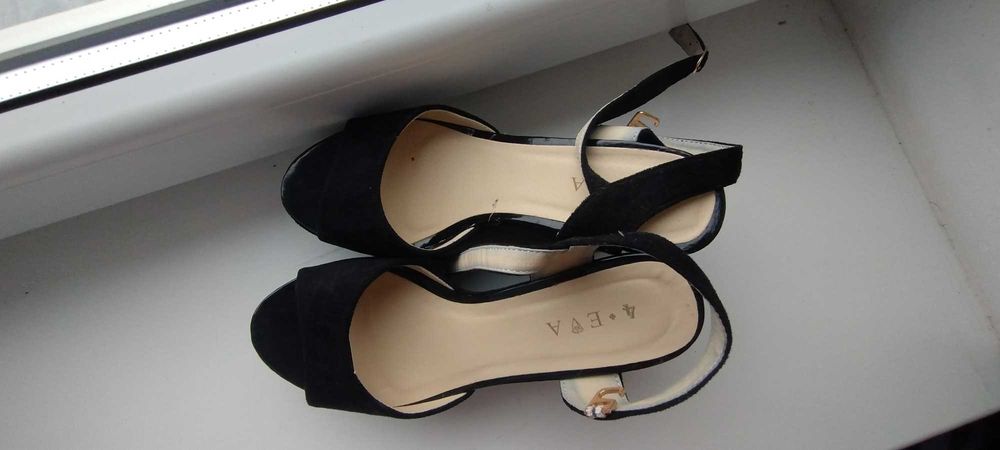 Замшеві чорні туфлі 38 розміру