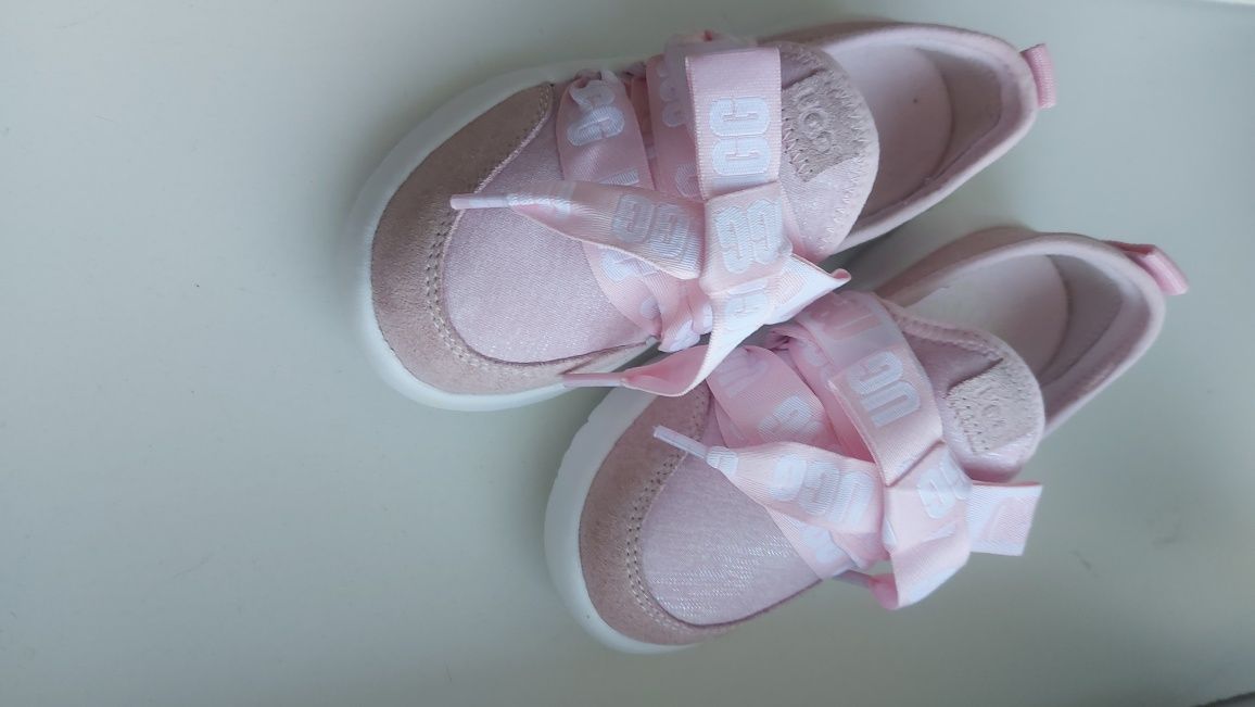 Сліпи для дівчинки фірми UGG KIDS