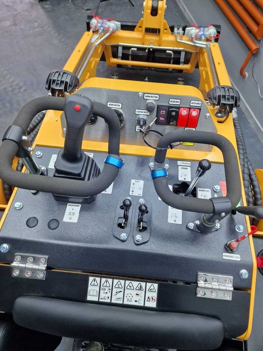 Mini ładowarka gąsienicowa Skid Steer 327T PRO KUBOTA  wielofunkcyjna