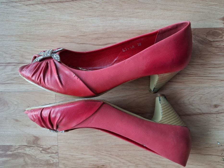 Buty pantofle na obcasie