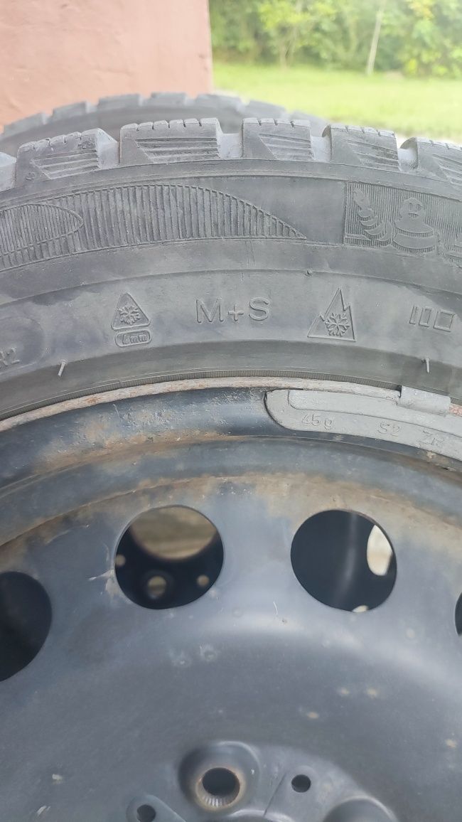 Felgi stalowe 5x120 z oponami zimowymi Michelin