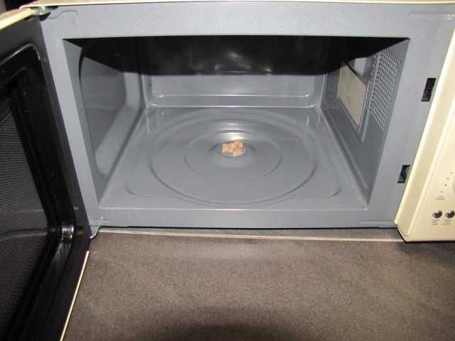 Kuchenka mikrofalowa mikrofalówka 23L retro Klarstein Fine Dinesty