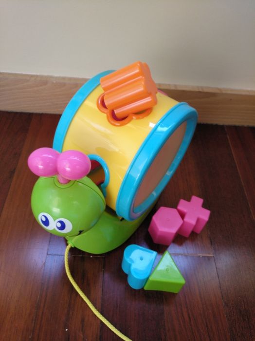 Brinquedos - Caracol que anda e Bombo
