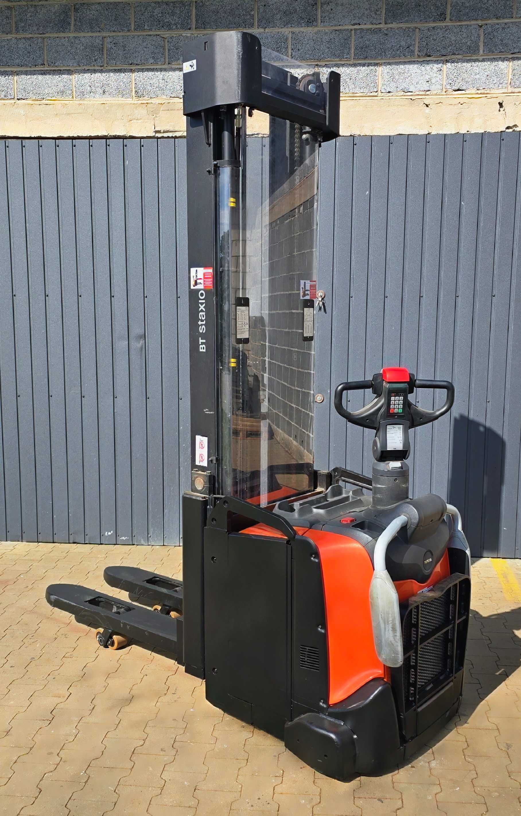 6 metrów Wózek elektryczny paletowy Toyota BT SPE 160L, triplex, 2019r