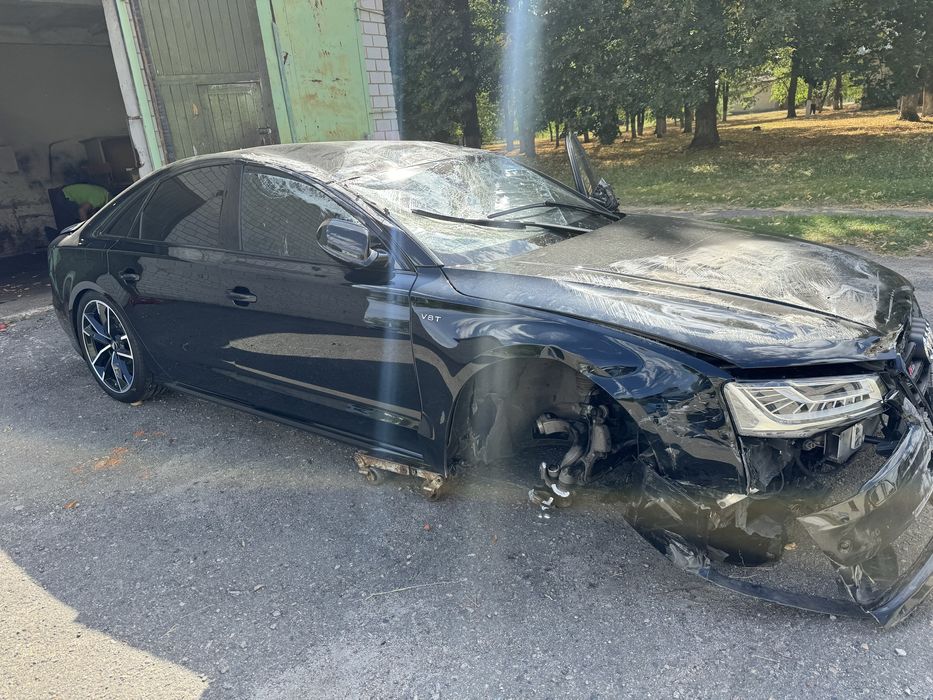 AUDI S8+ Після дтп з документами повний порядок