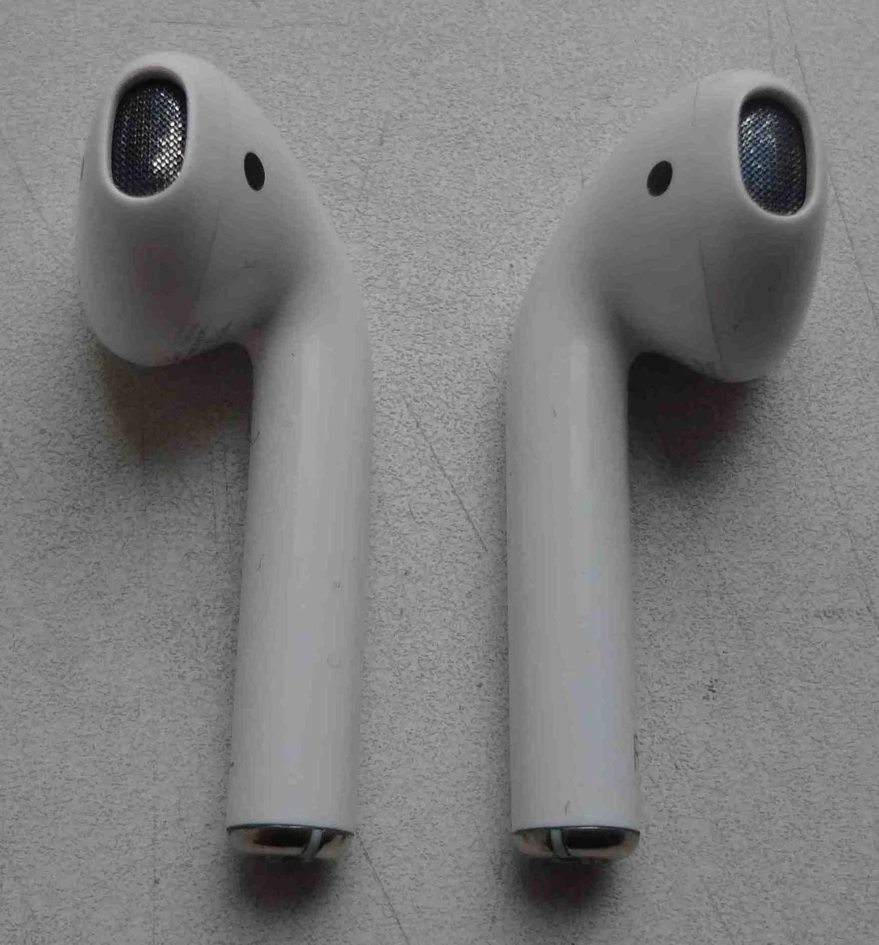 Наушники AirPods A2032 футляр A1938