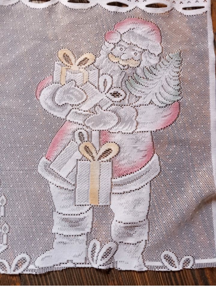 Mała firanka z Mikołajem