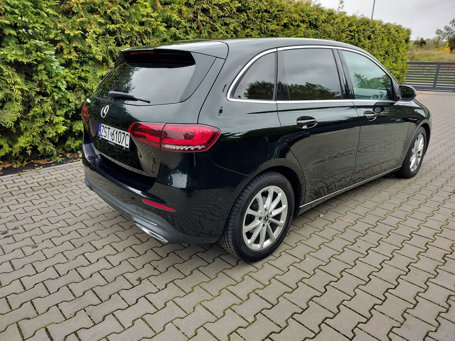 Black weekend Mercedes klasa B W247 full LED tablet  Hej Mercedes