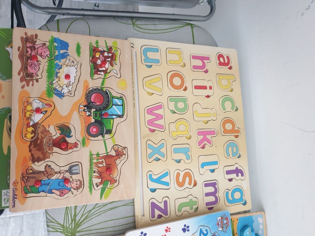 9 układanek/puzzli dla dzieci drewnanych używane.