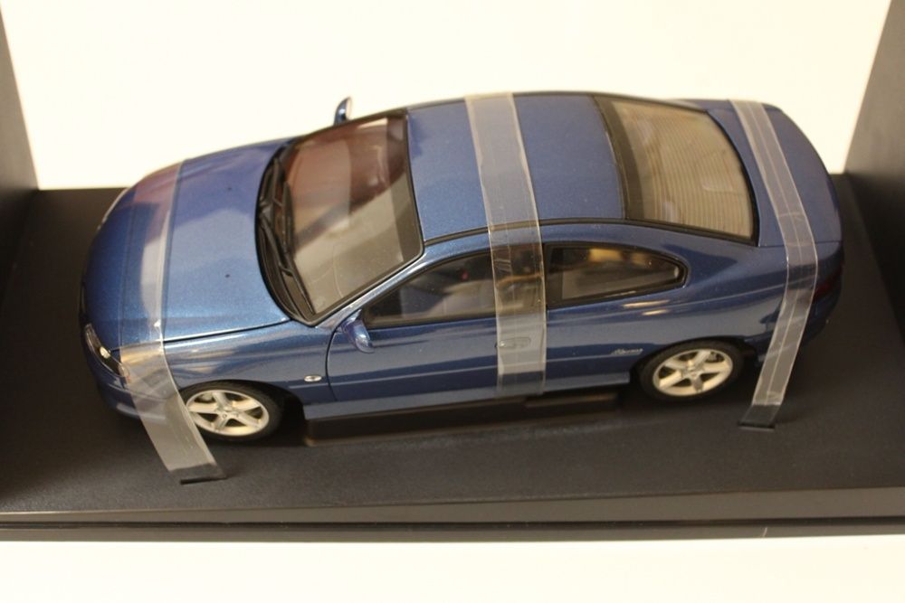 Holden Monaro CV8 - AutoArt - 1:18