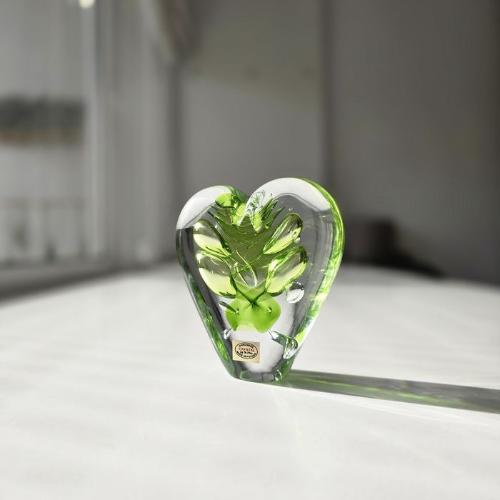 Przycisk do papieru, szklane serce, Marian Pyrcak. Jak Adam Jabłoński