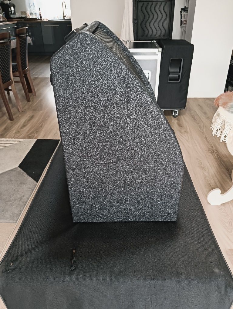 FR-210 V2 kolumna gitarowa 
kolumna aktywna do gitary (RoHs*)